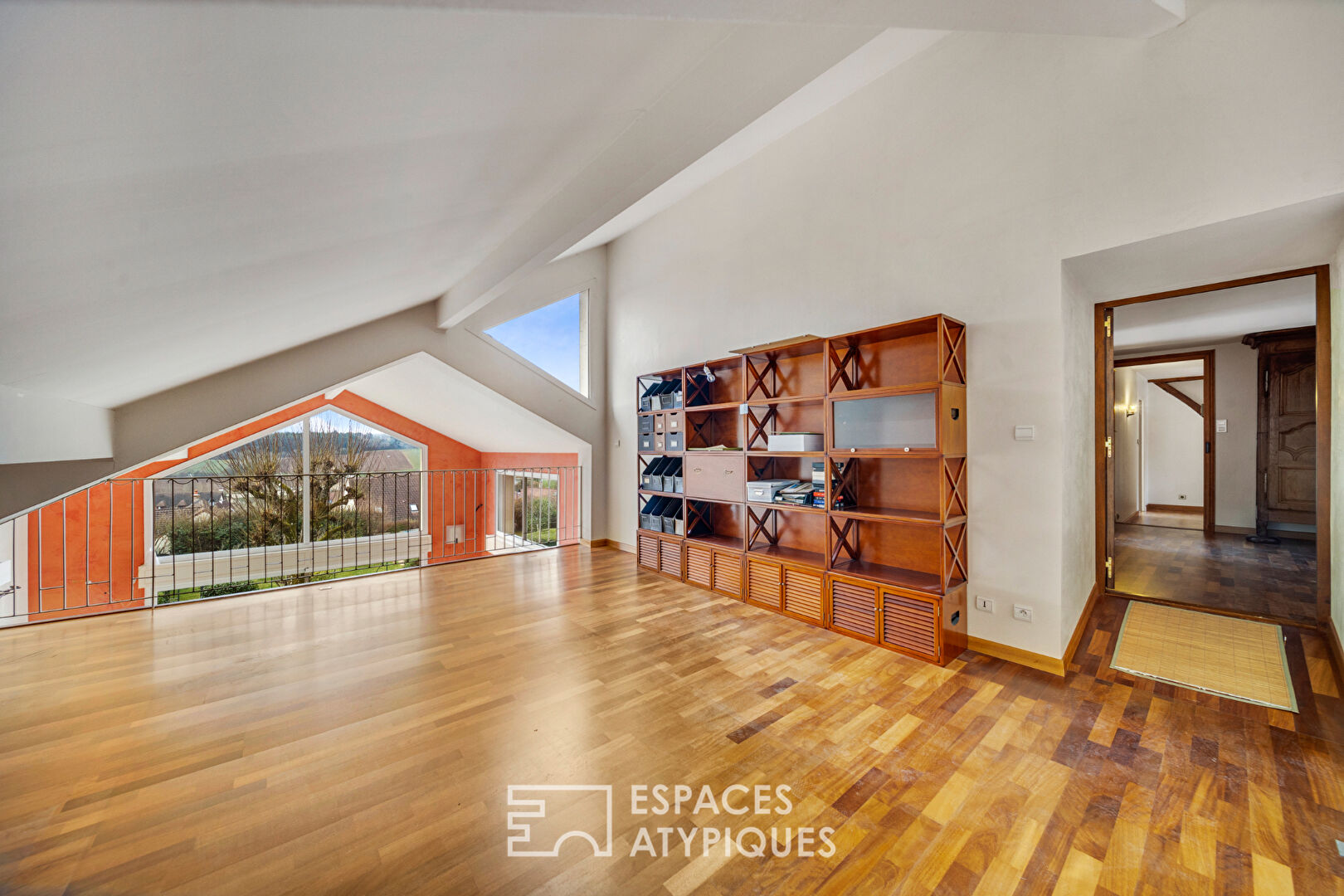 Exceptional property with swimming pool and guest house