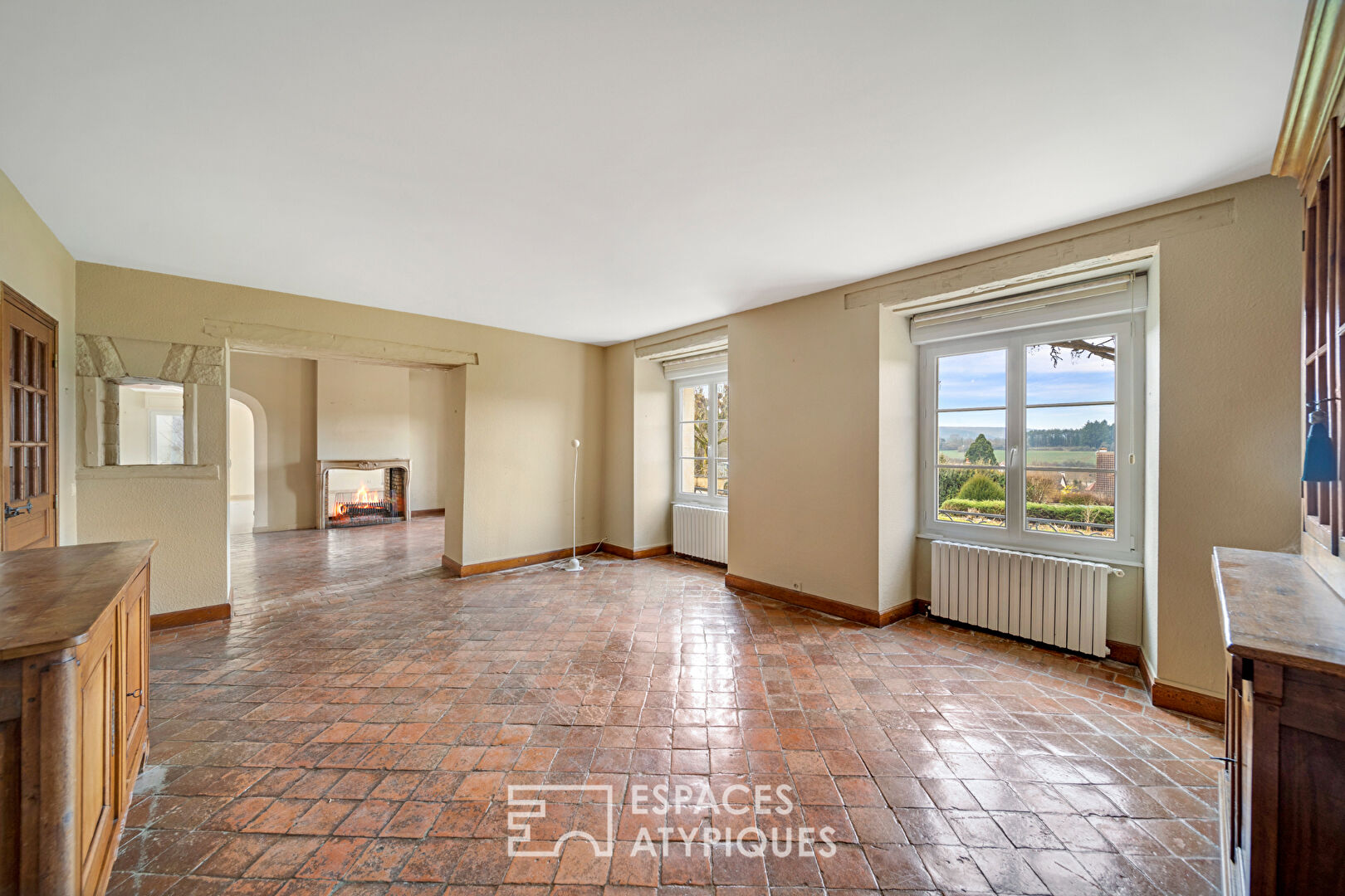Exceptional property with swimming pool and guest house