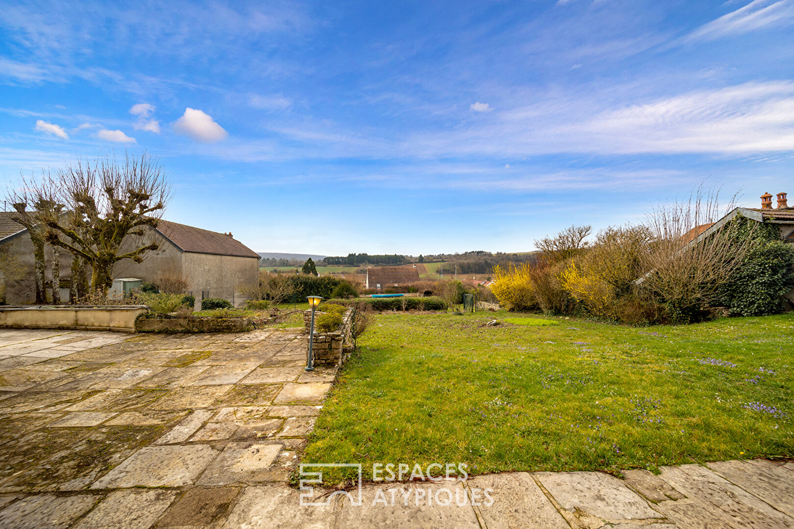 Exceptional property with swimming pool and guest house