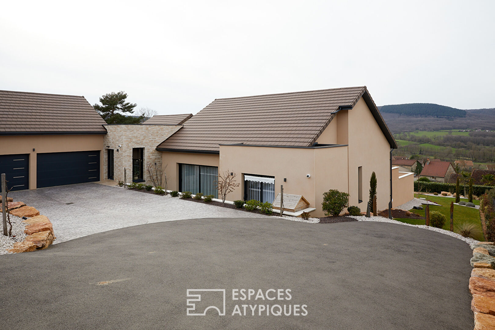 Villa moderniste avec piscine et vue imprenable sur la vallée des Vaux
