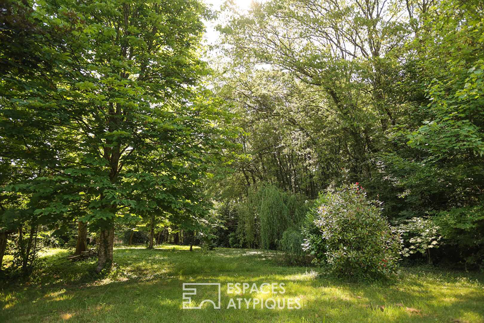 Maison familiale dans son écrin de verdure