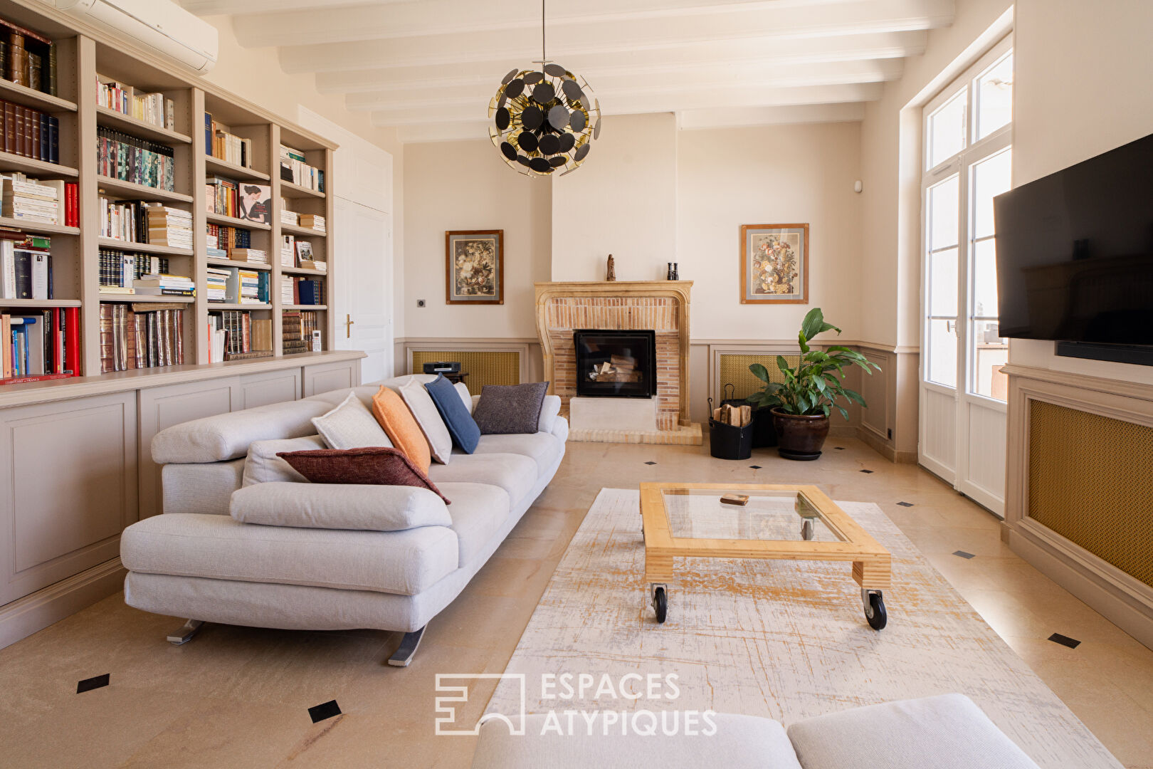 An atypical property between tradition and modernity