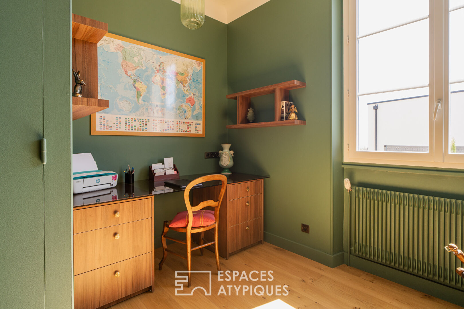 An atypical property between tradition and modernity