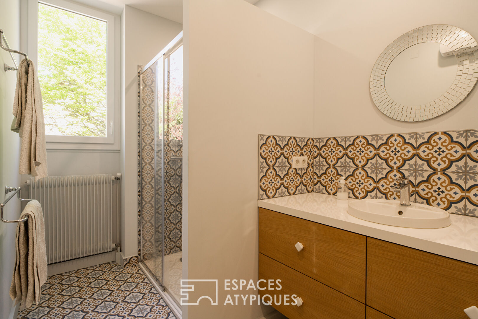 An atypical property between tradition and modernity