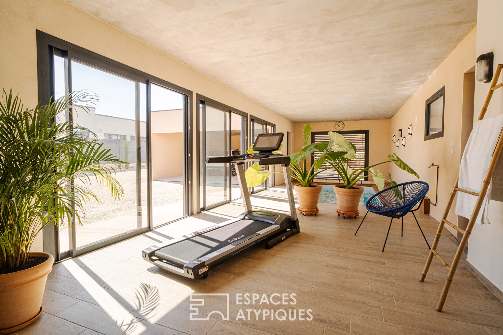 An atypical property between tradition and modernity