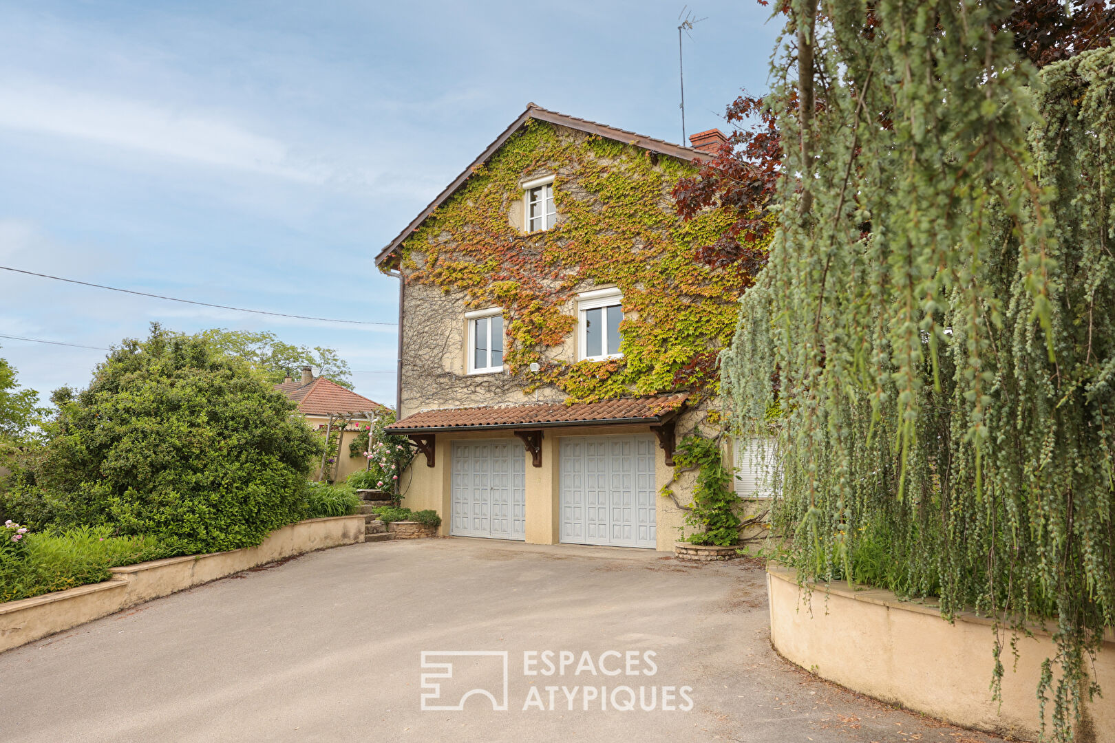 Maison familiale avec piscine et vue sur vignes