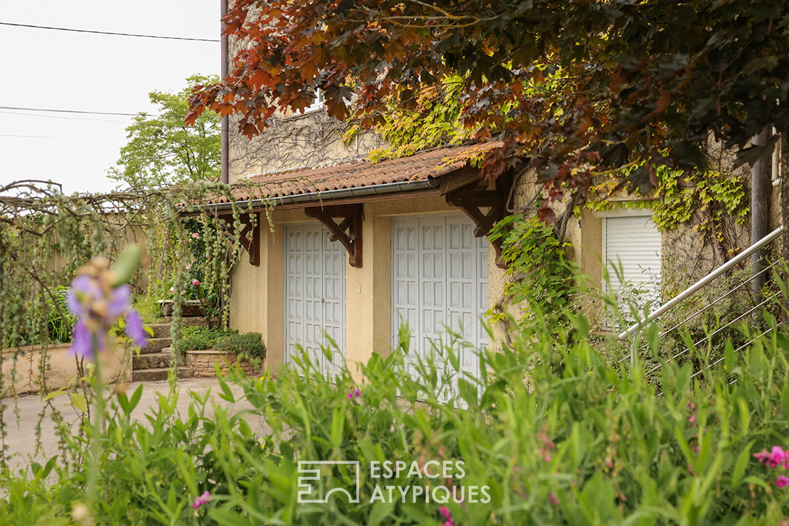 Maison familiale avec piscine et vue sur vignes