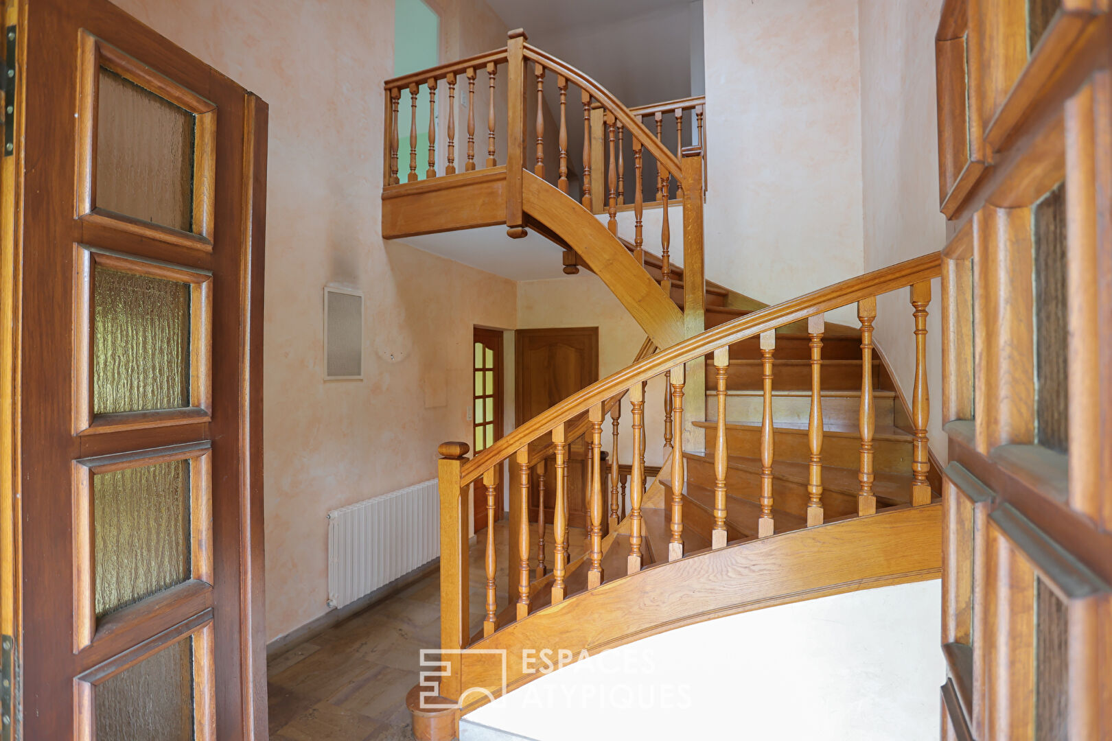 Maison familiale avec piscine et vue sur vignes