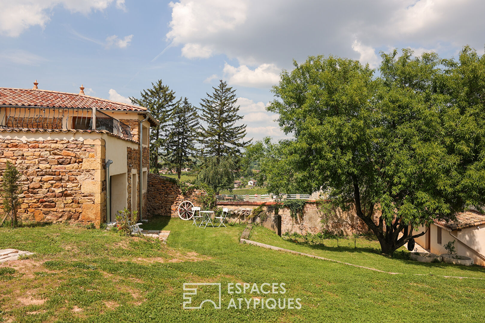 Maison de charme et gîtes au coeur des crus, entre Beaujolais et Bourgogne du Sud