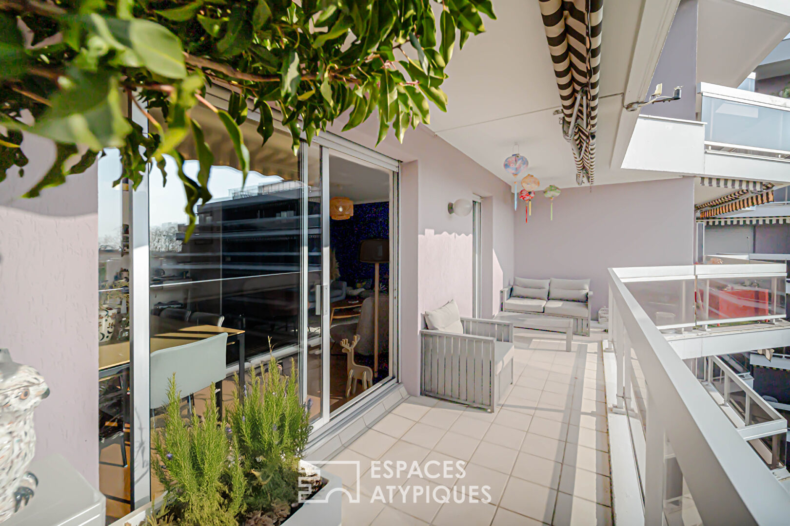 Apartment with panoramic view and large balcony in the city center