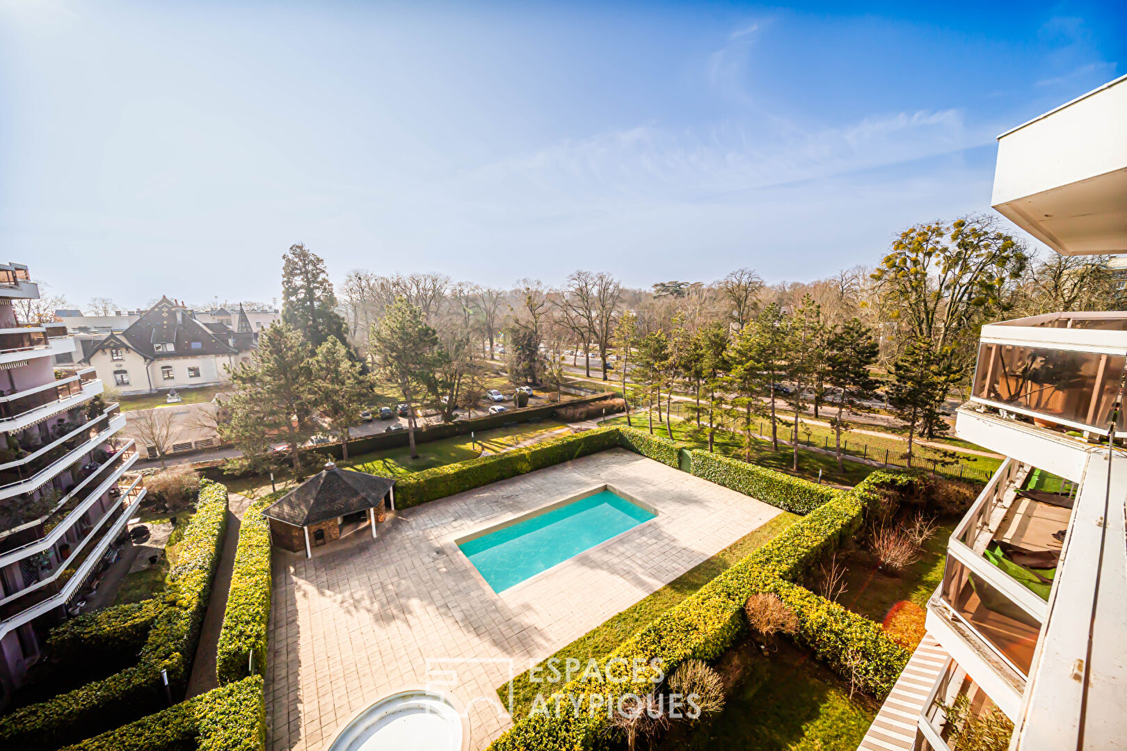 Apartment with panoramic view and large balcony in the city center