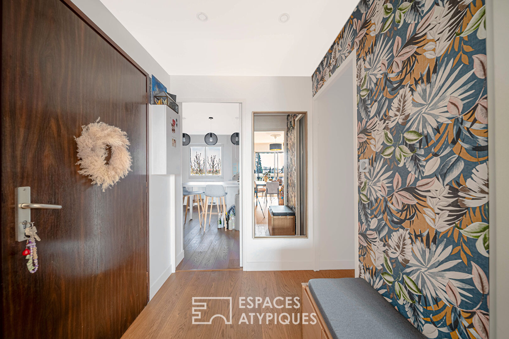 Apartment with panoramic view and large balcony in the city center