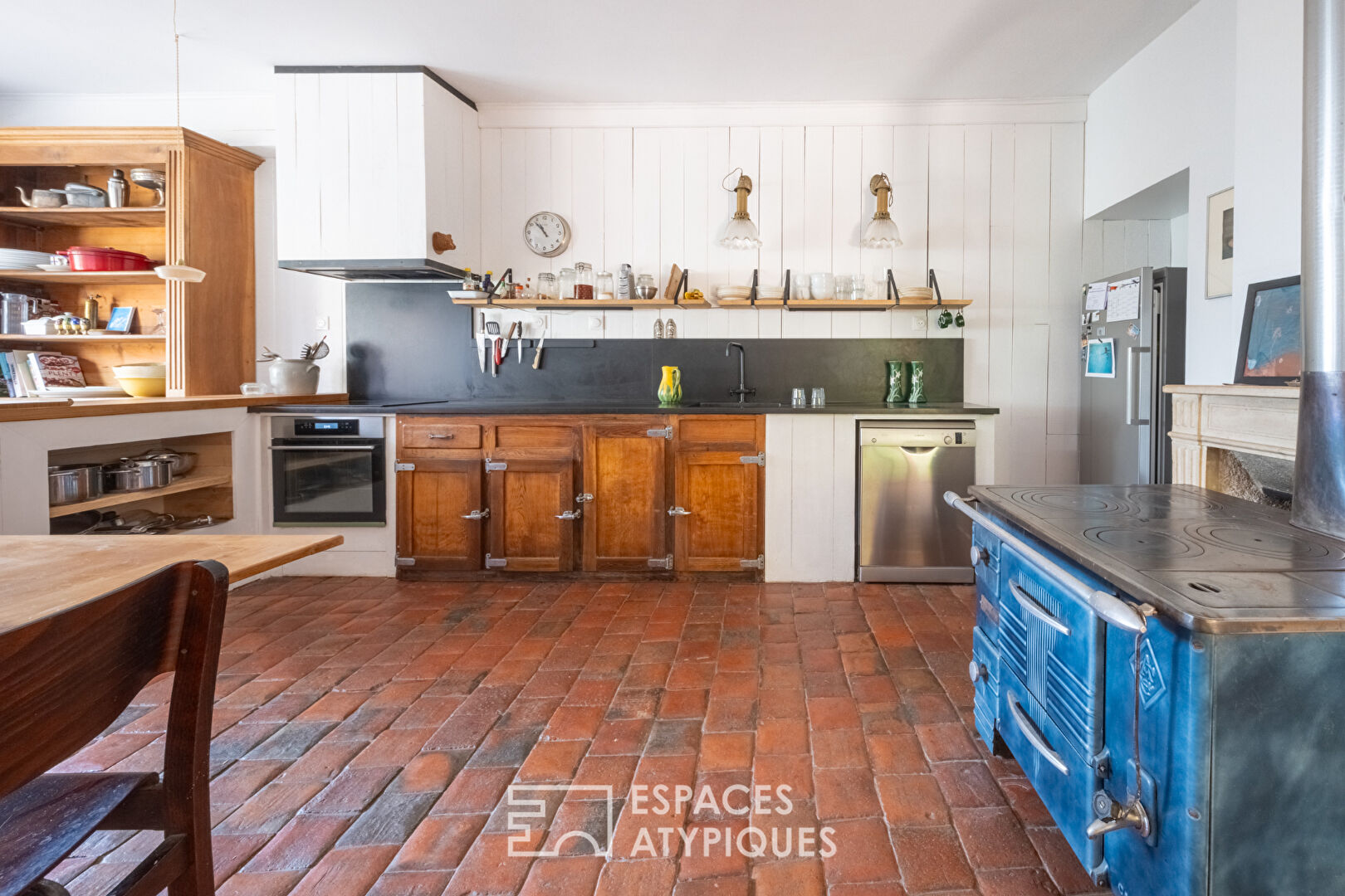 Maison rénovée dans l’Auxois avec gîtes, dépendances et vue panoramique