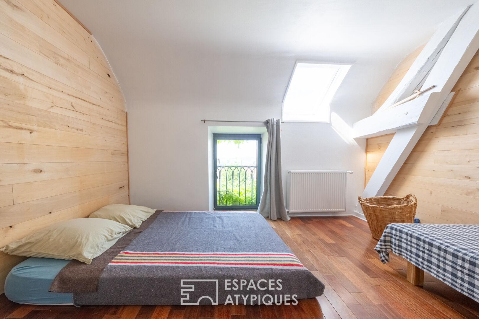 Maison rénovée dans l’Auxois avec gîtes, dépendances et vue panoramique