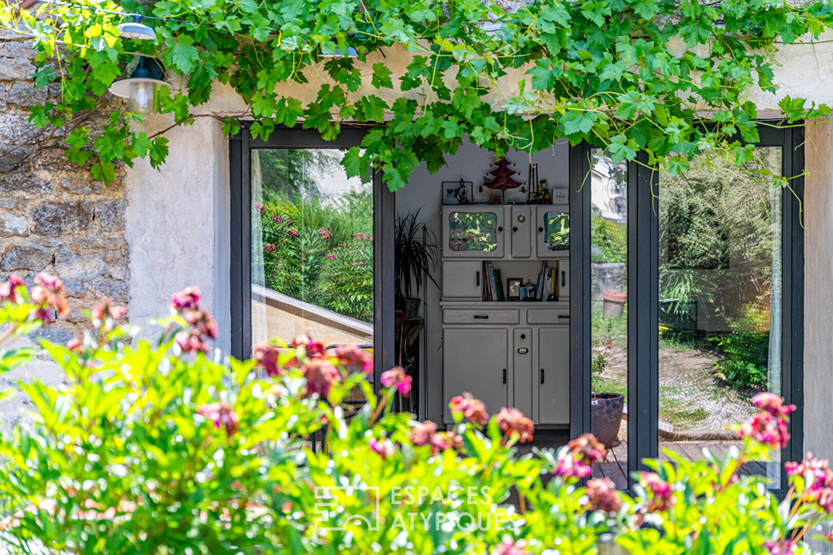 Maison rénovée dans l’Auxois avec gîtes, dépendances et vue panoramique