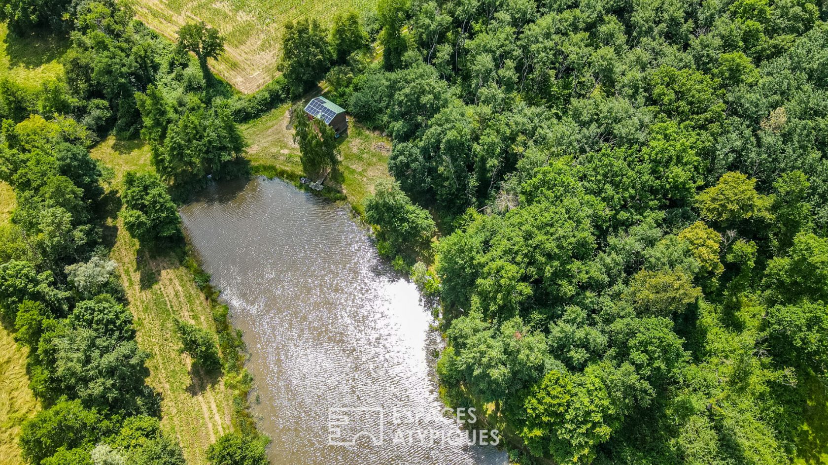 Le chalet des copains, avec étang