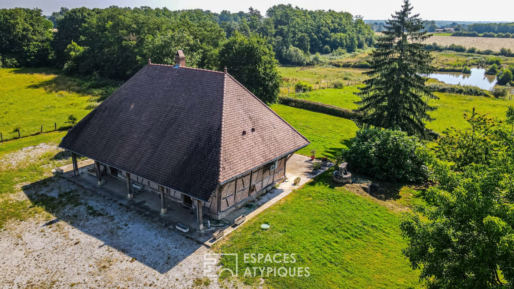 Ferme bressane avec vaste terrain