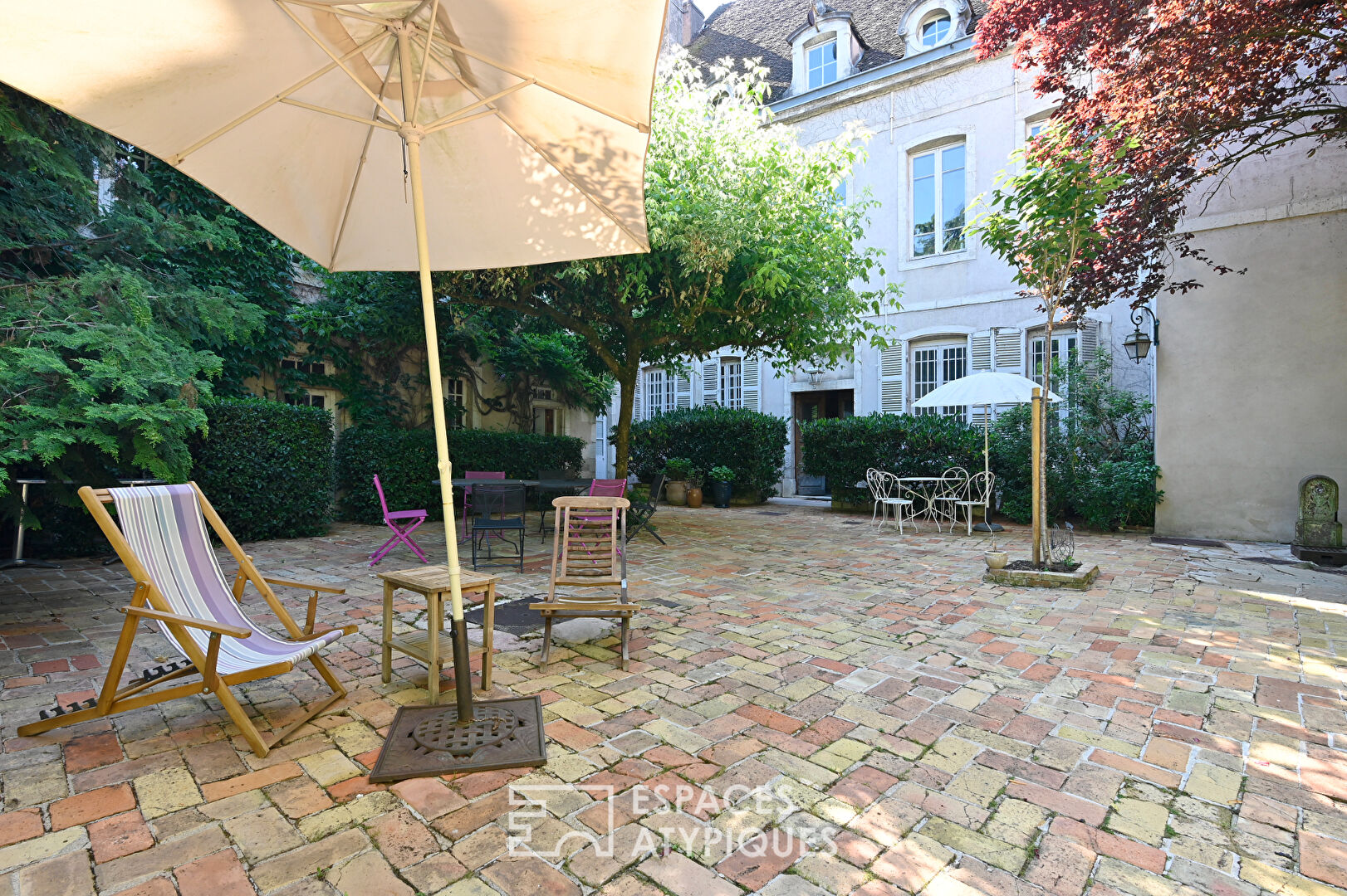 Exceptional private mansion in the heart of the city