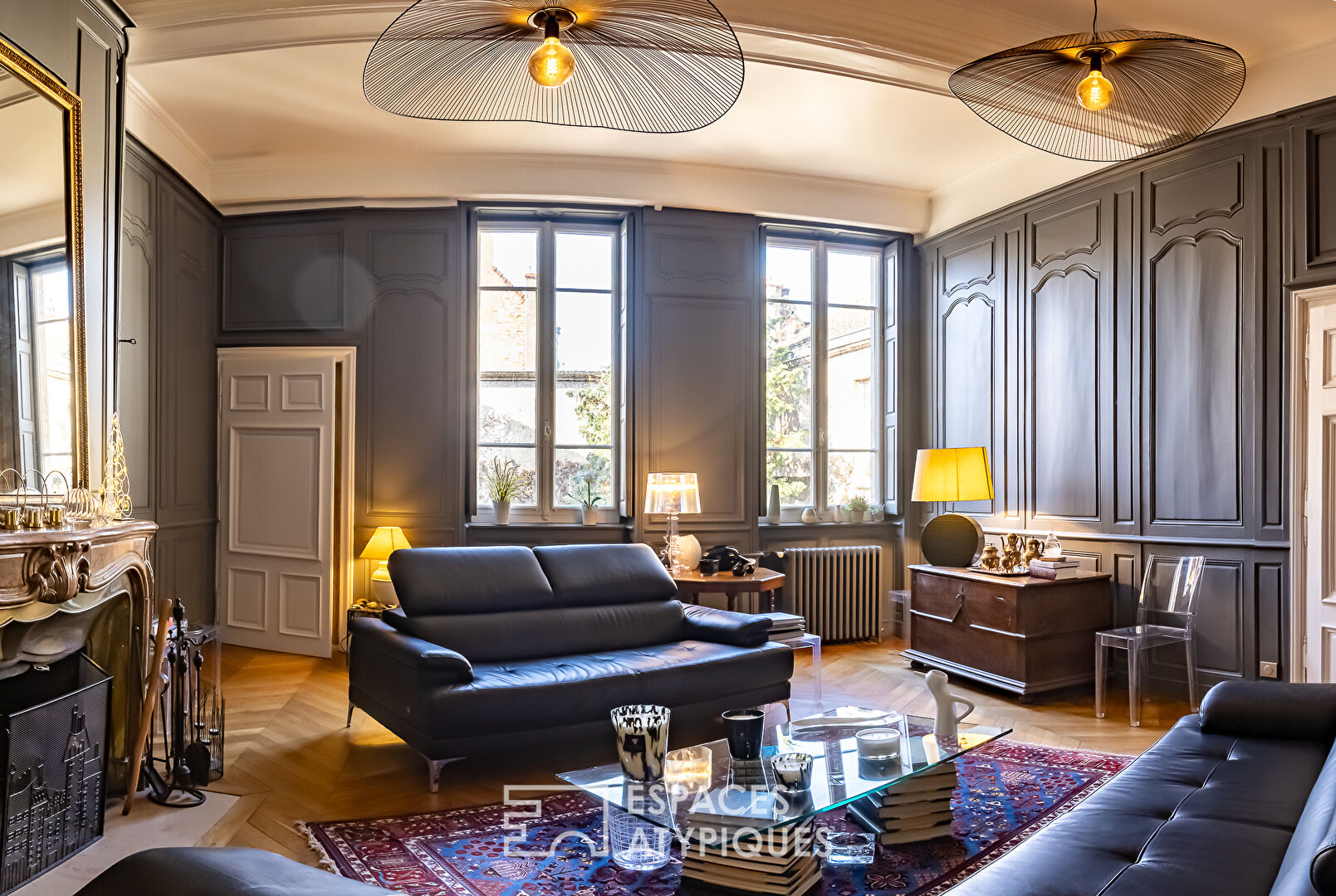 Private mansion with intimate interior courtyard