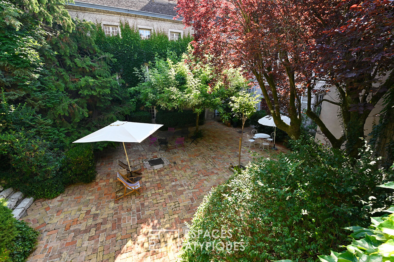 Private mansion with intimate interior courtyard