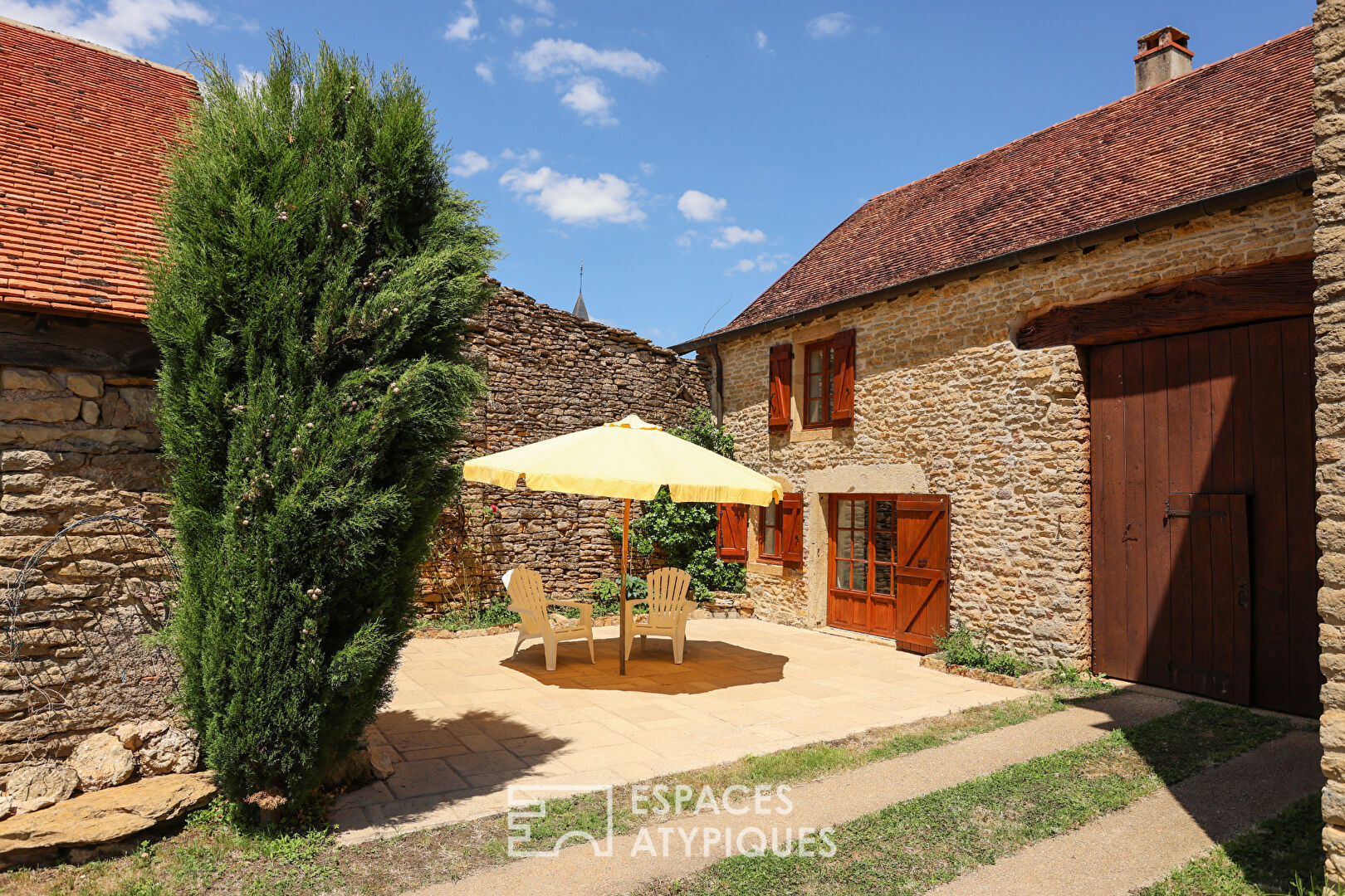 Maison en pierre avec tour et gîte indépendant