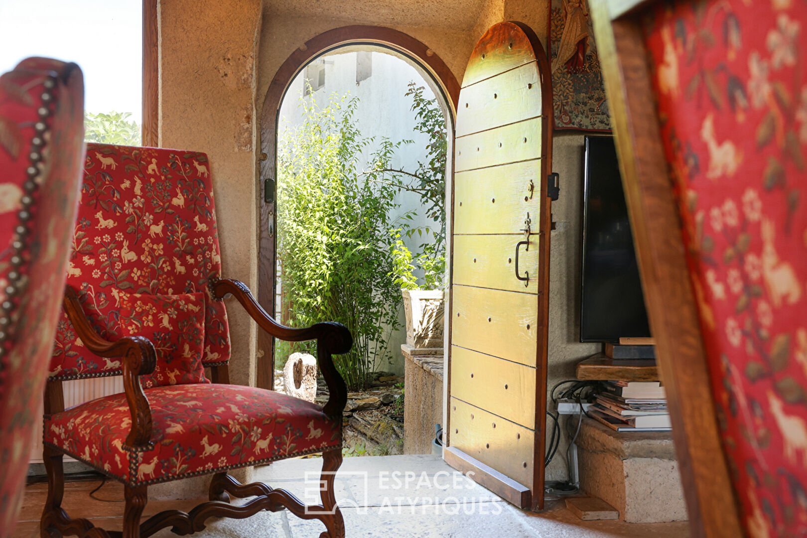 Maison en pierre avec tour et gîte indépendant