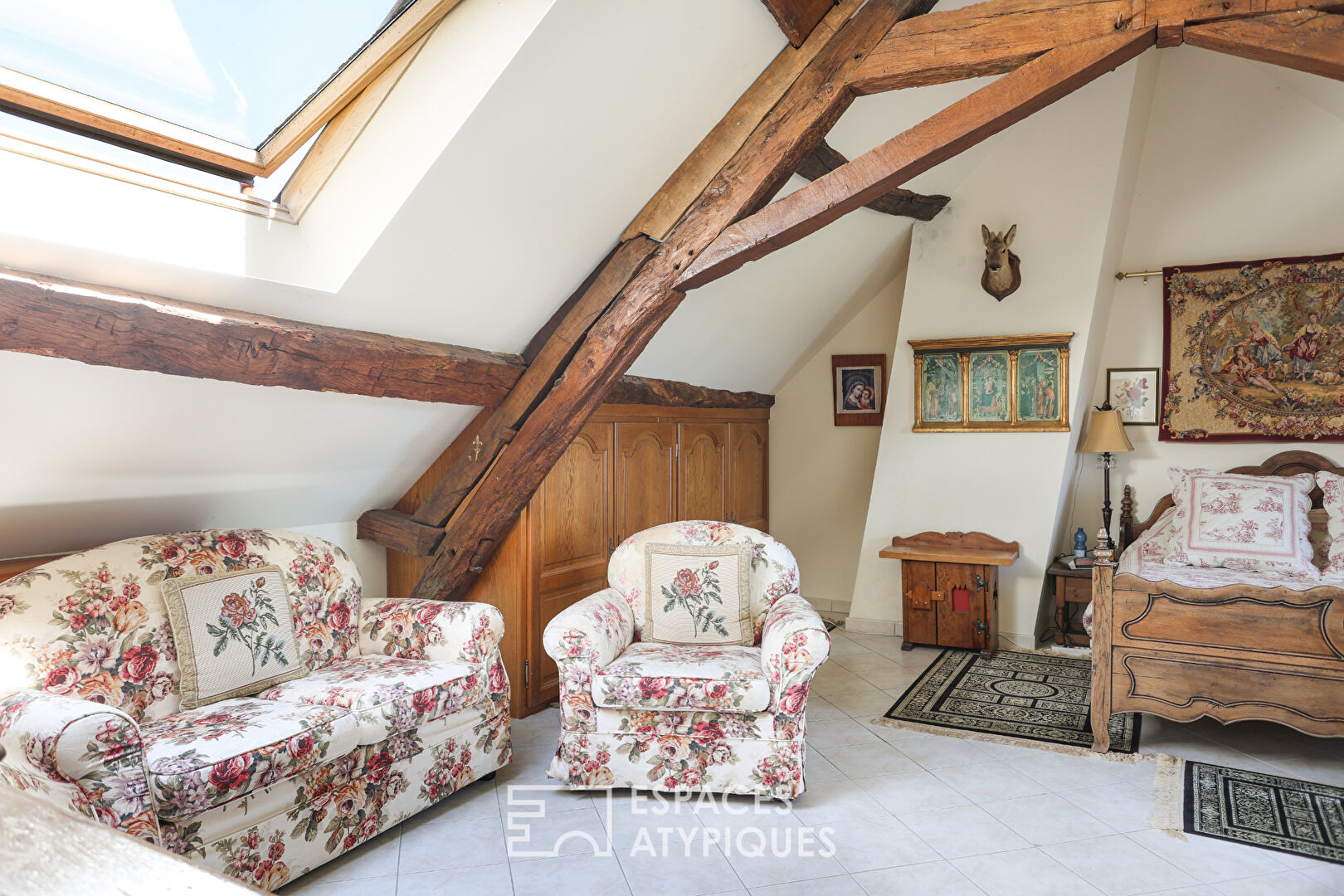 Maison en pierre avec tour et gîte indépendant