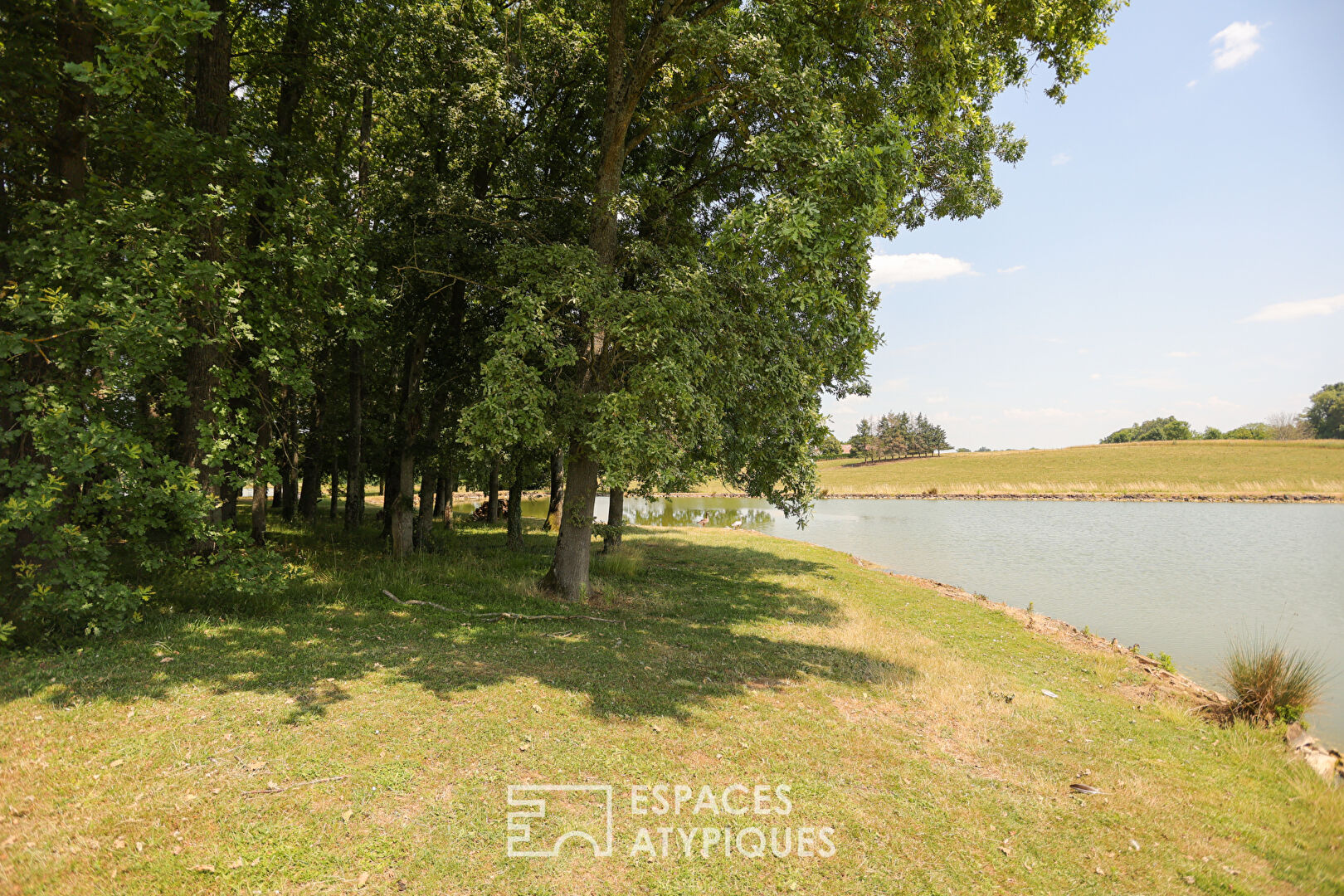 Etangs de pêche dans un parc paysagé de 7 hectares
