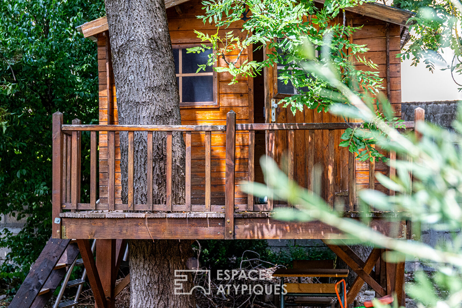 Appartement atypique avec jardin et piscine privée