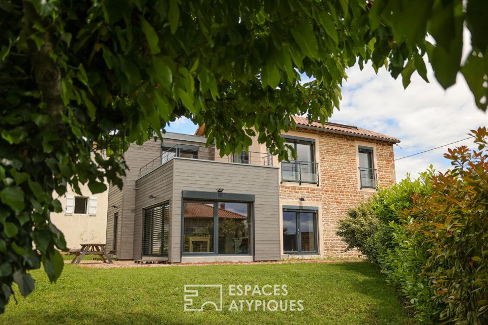 Entre vignes et Roches  une maison de pierre réinventée