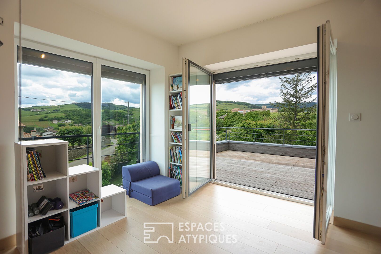 Entre vignes et Roches  une maison de pierre réinventée