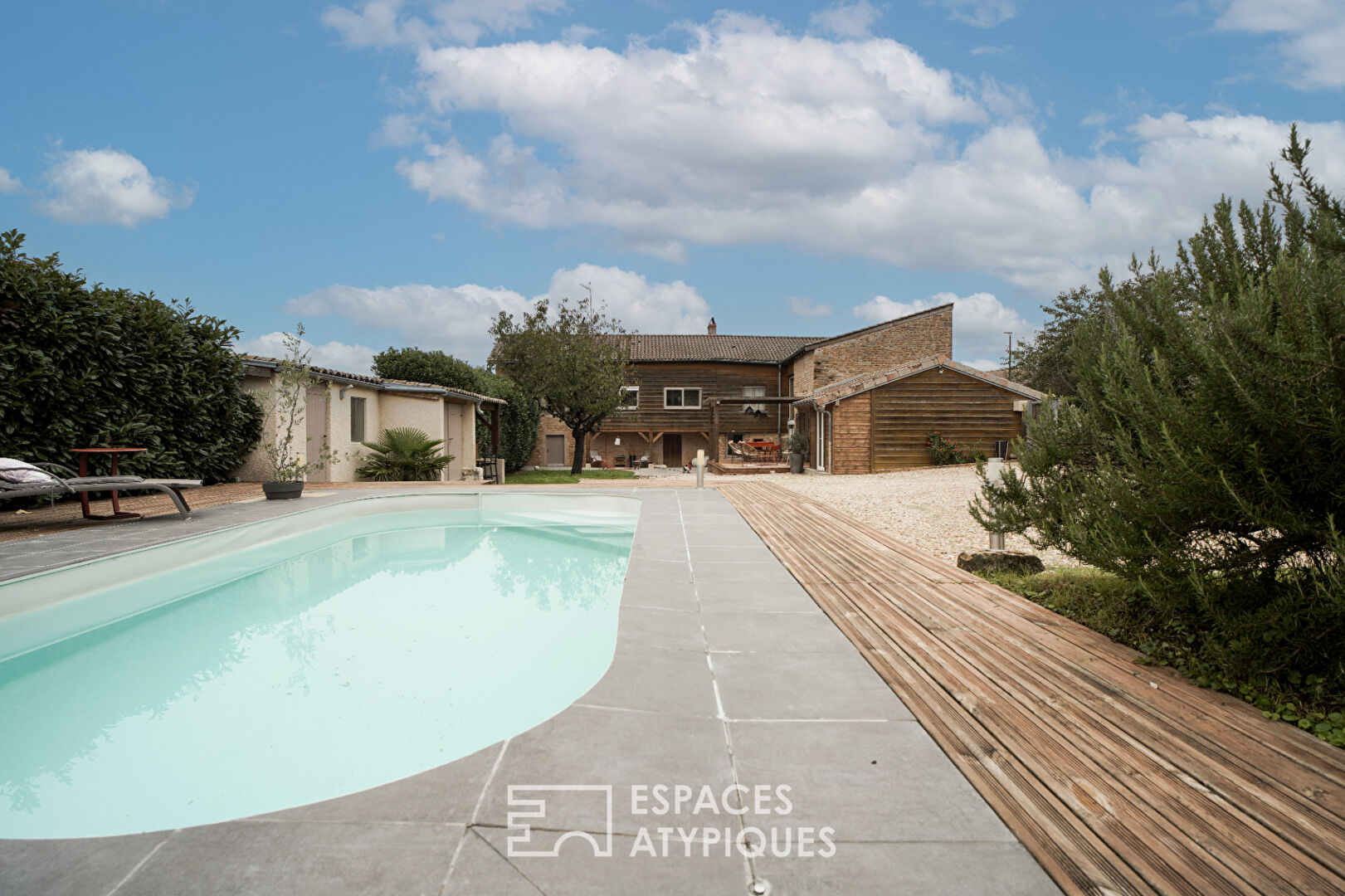 Charming house renovated between wood and stone