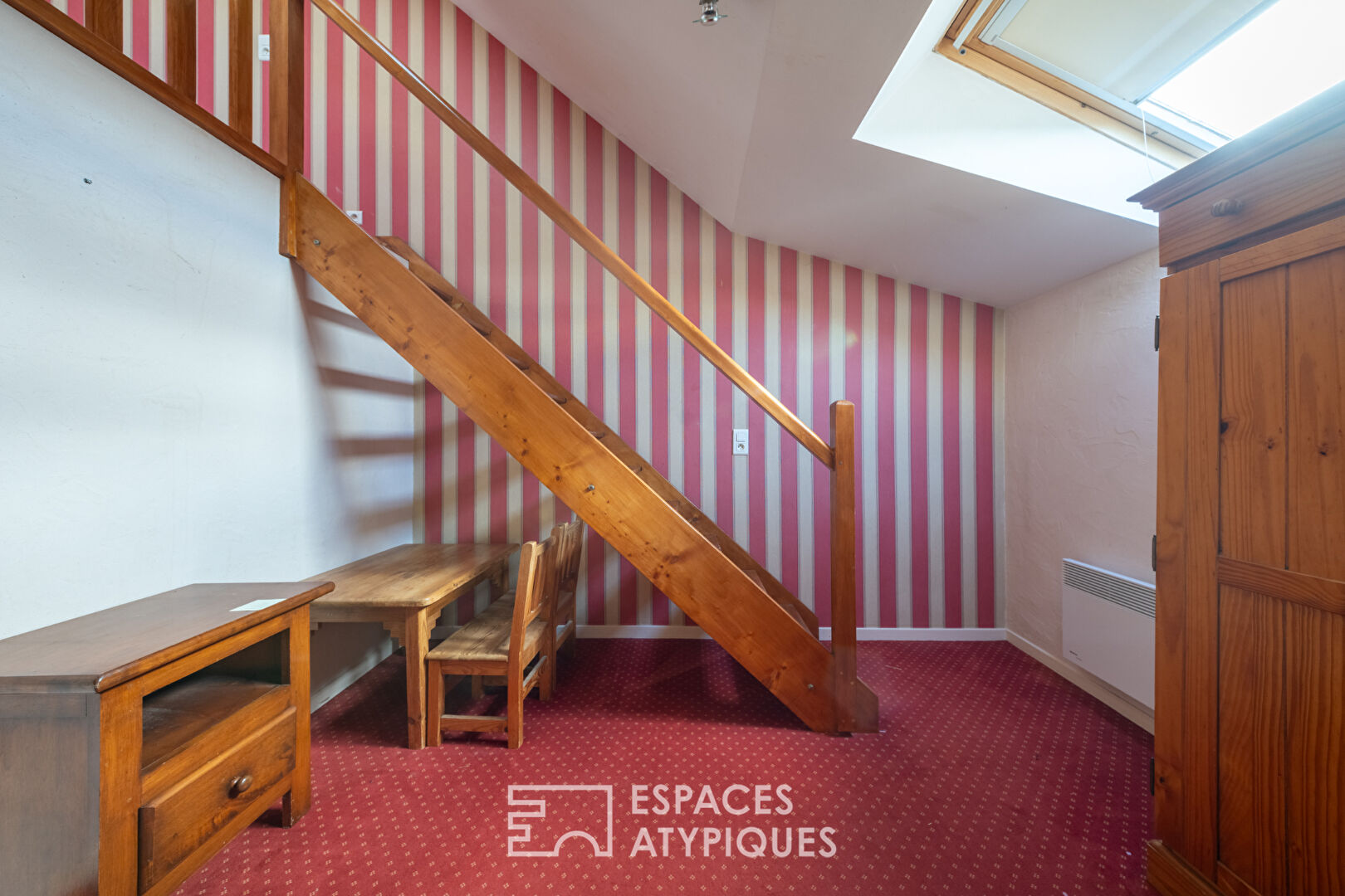 Charmante maison en pierre avec vue et détente à la piscine