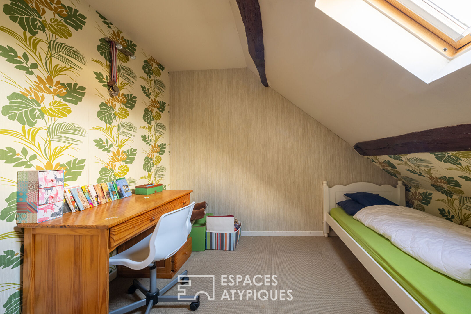 Charmante maison en pierre avec vue et détente à la piscine