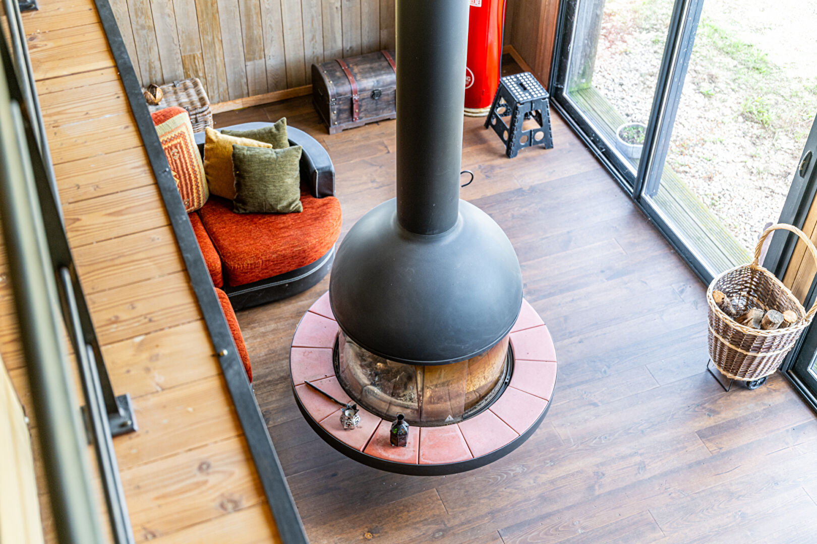 Maison contemporaine en bois et son domaine équestre