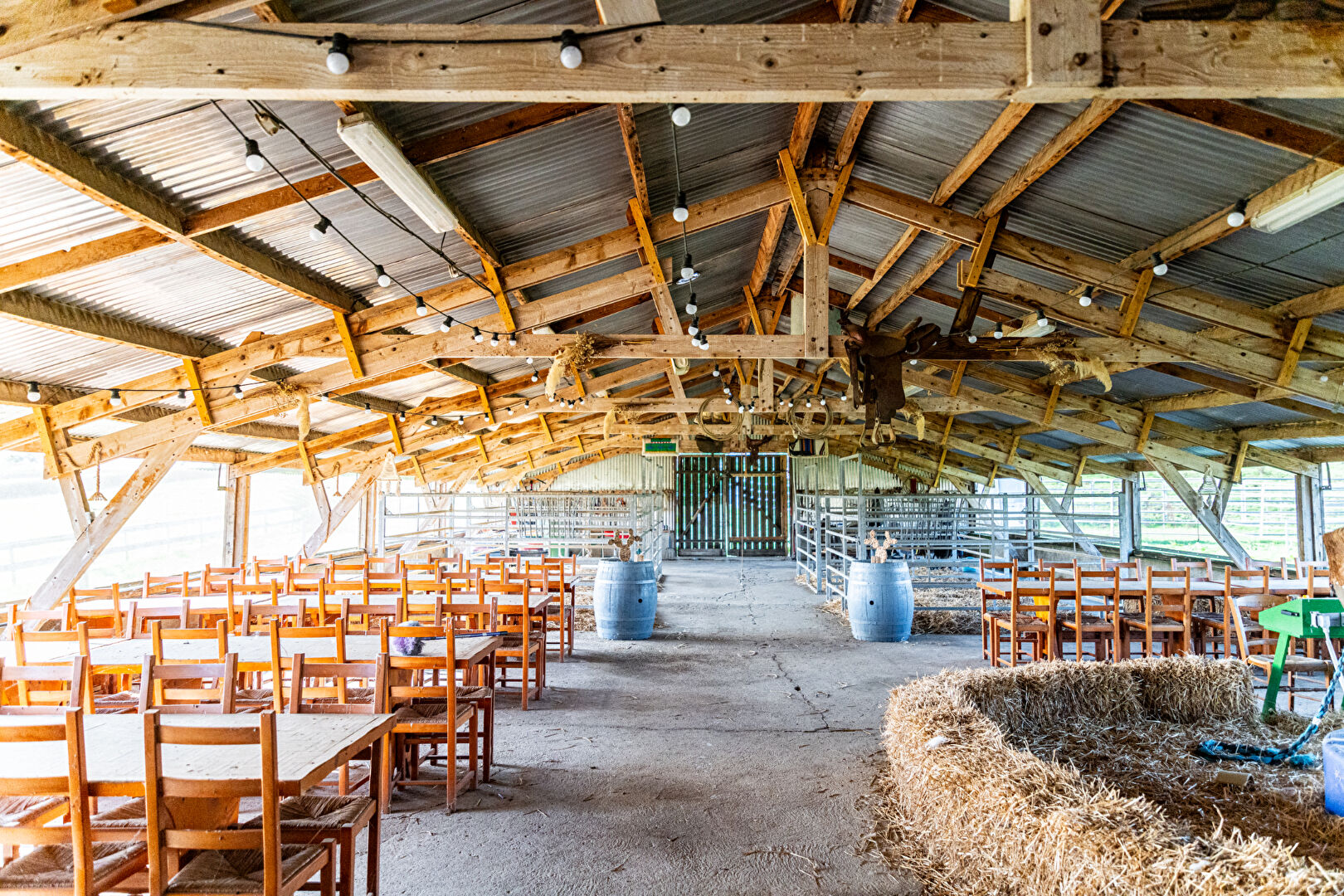 Maison contemporaine en bois et son domaine équestre