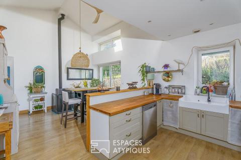 Élégante maison en pierre au coeur d&rsquo;un village viticole du Mâconnais