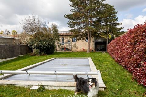 Maison de charme en pierre rénovée avec piscine et jardin arboré