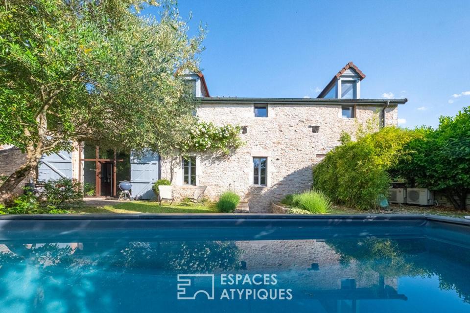 Rénovation contemporaine d'un ancien chai avec piscine au coeur de Givry