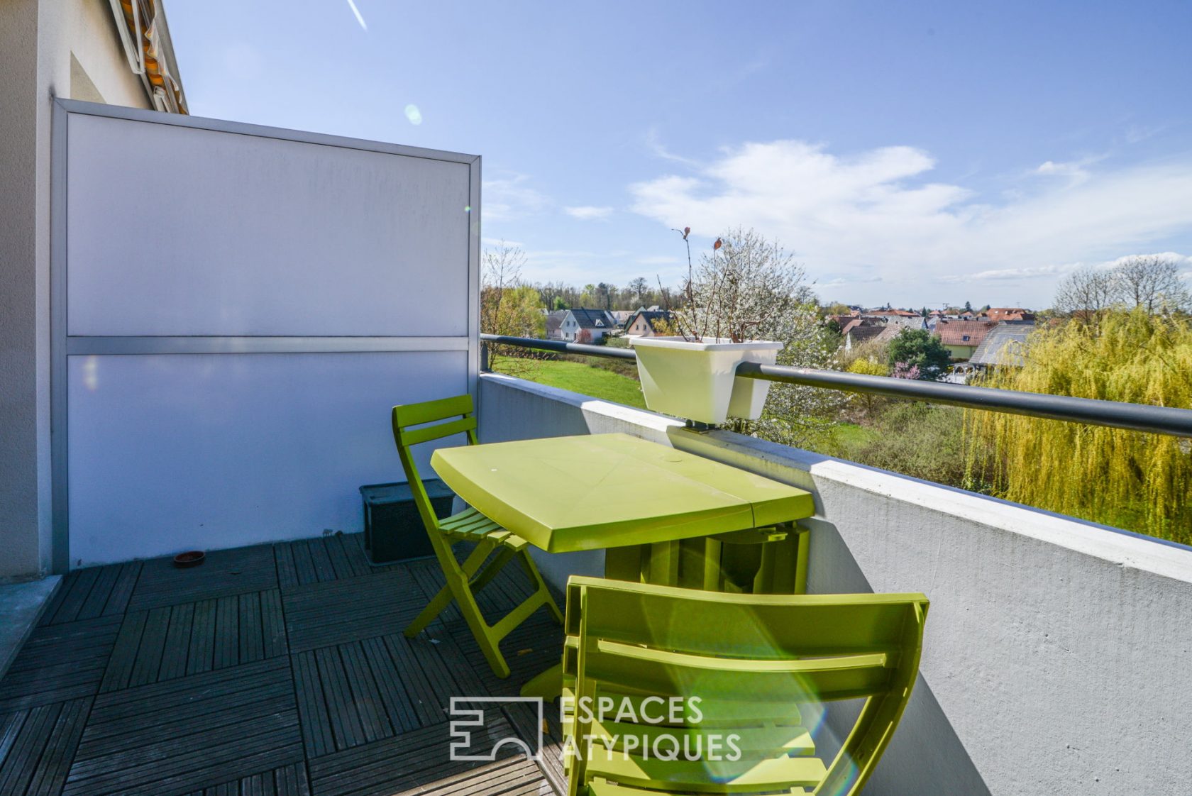 Duplex sous les toits et sa terrasse