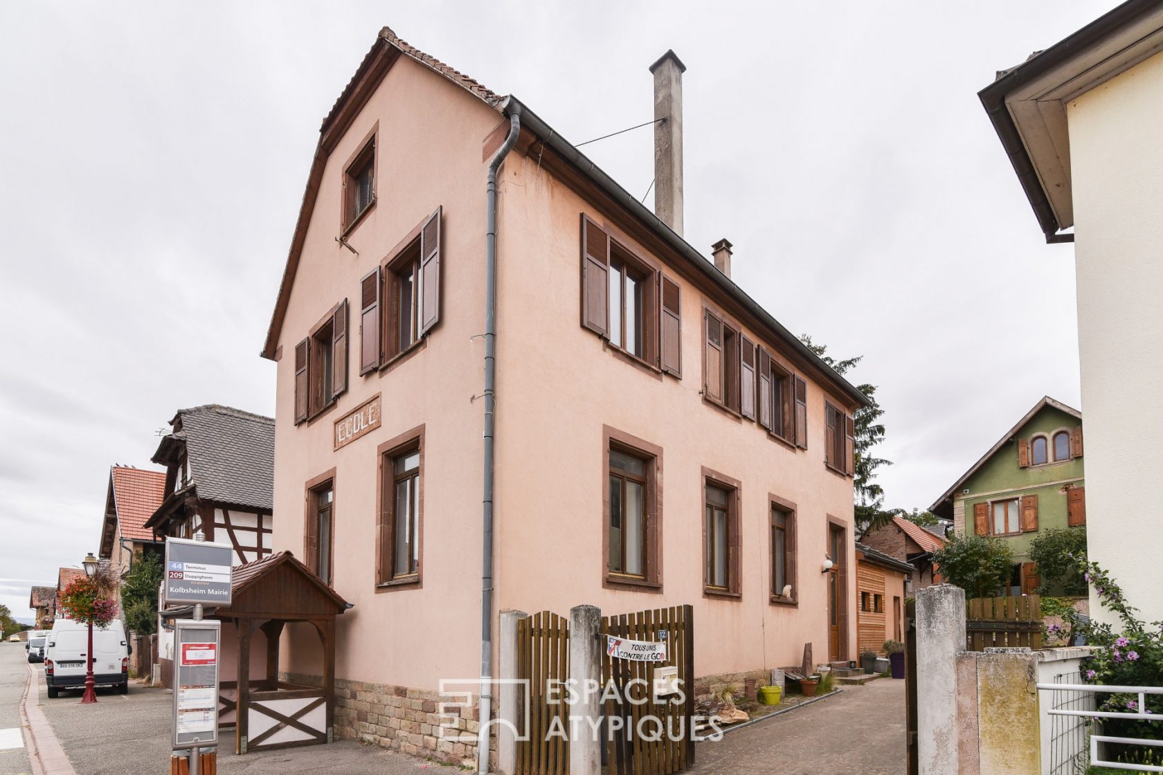 Old school and its courtyard