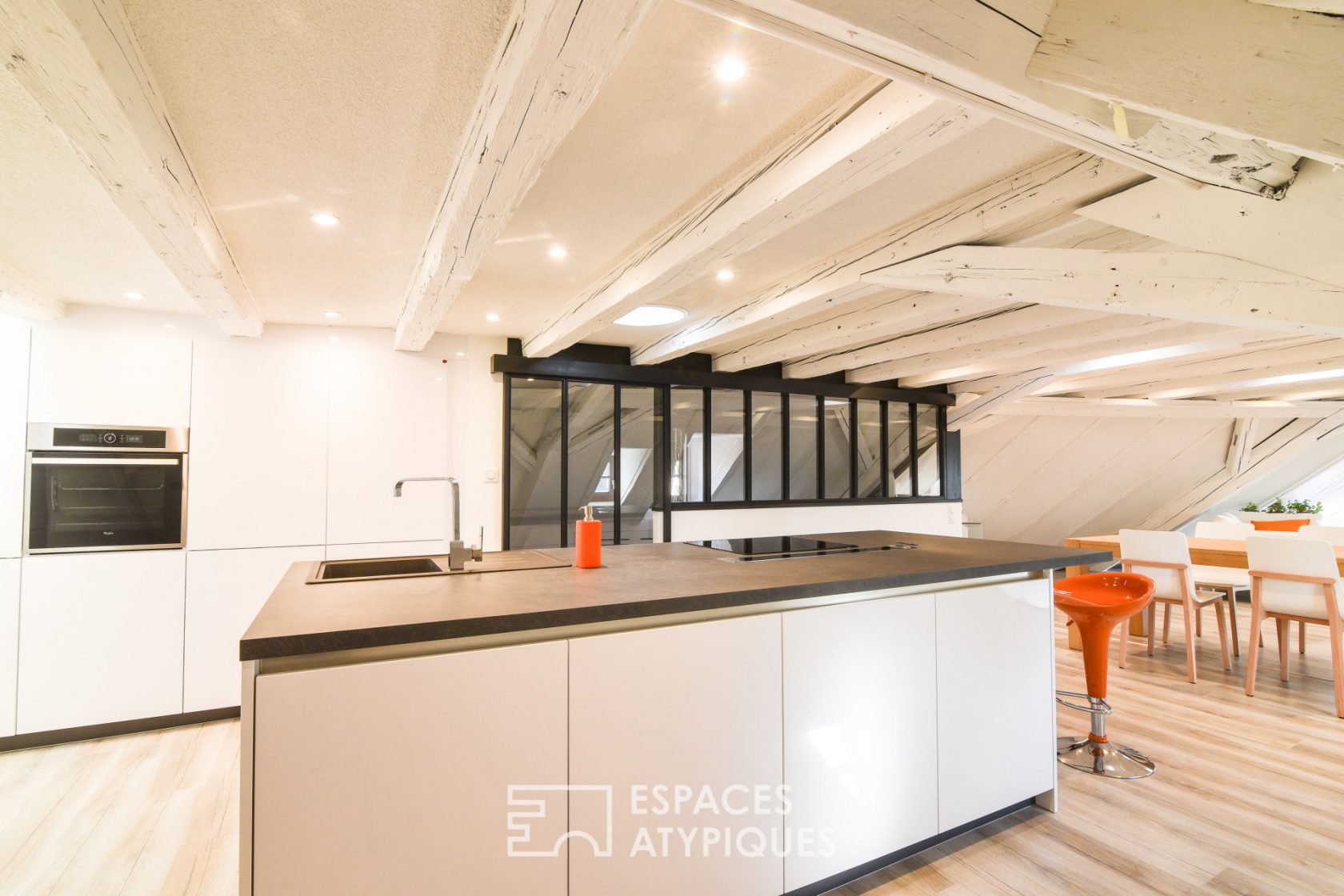 Duplex esprit loft au cœur de la Petite France