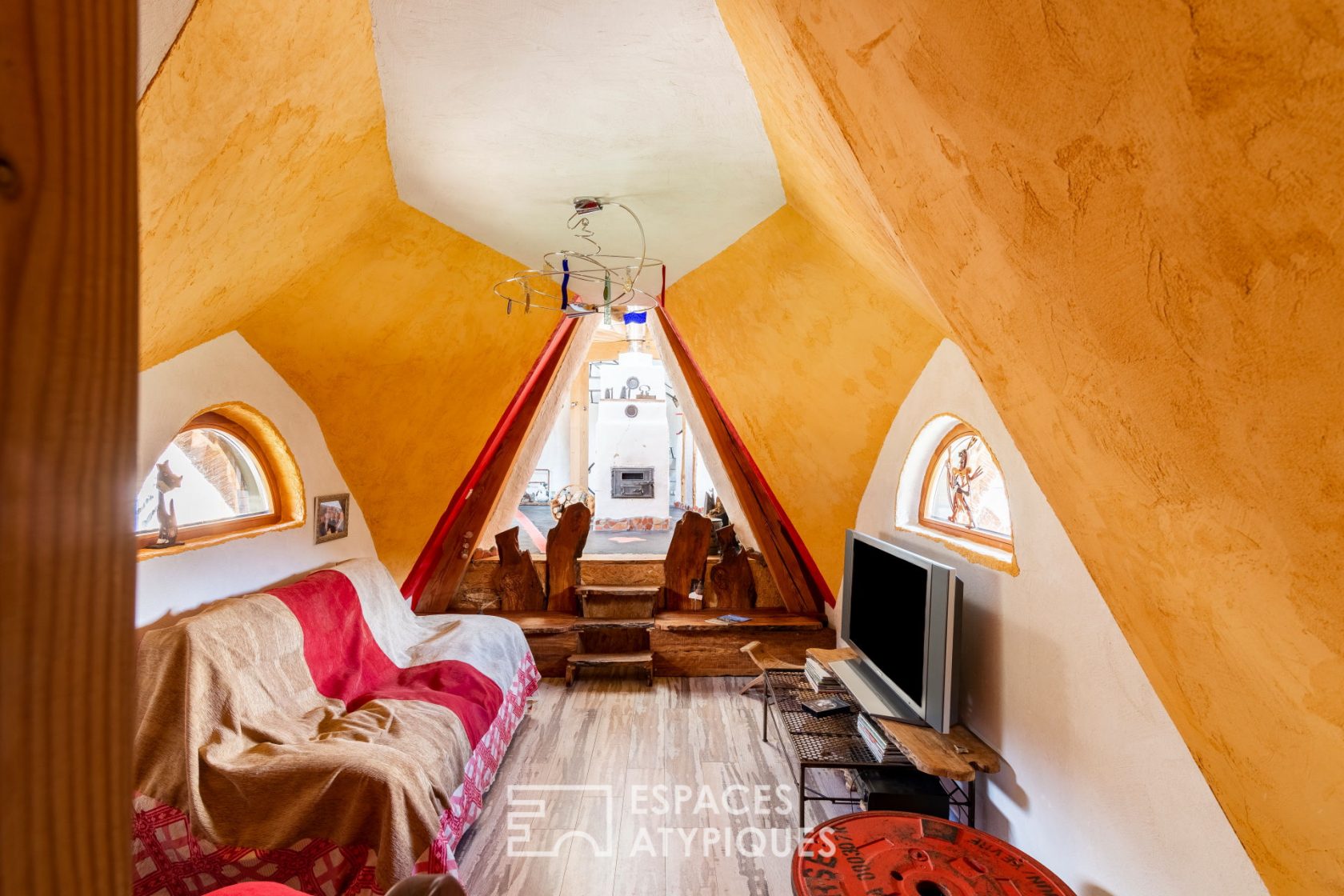 Bioclimatic house with a bohemian spirit