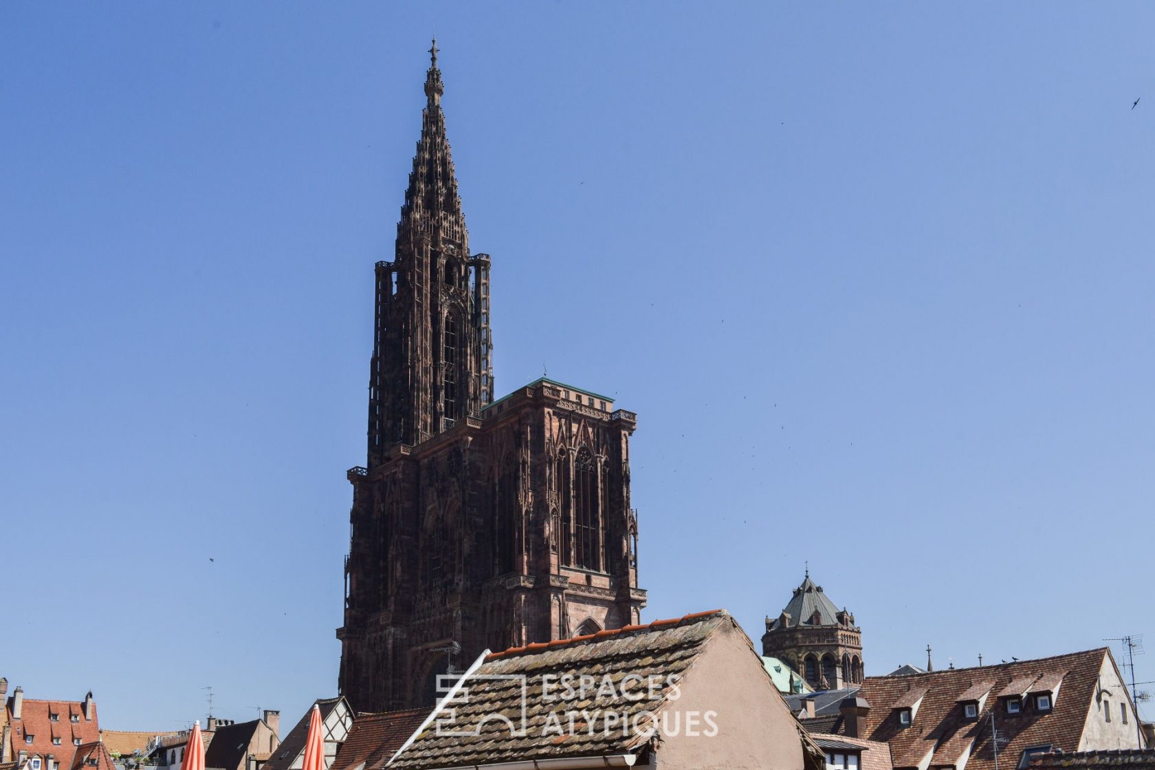 Triplex with terrace and cathedral view