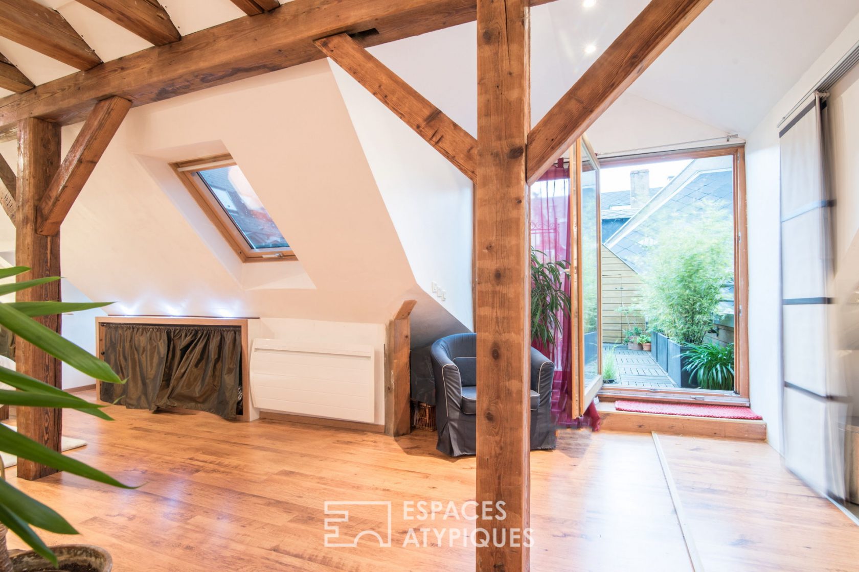 Duplex on the roofs and its terrace