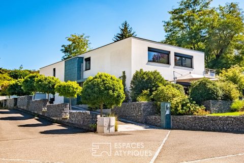 Villa contemporaine et sa piscine intérieure