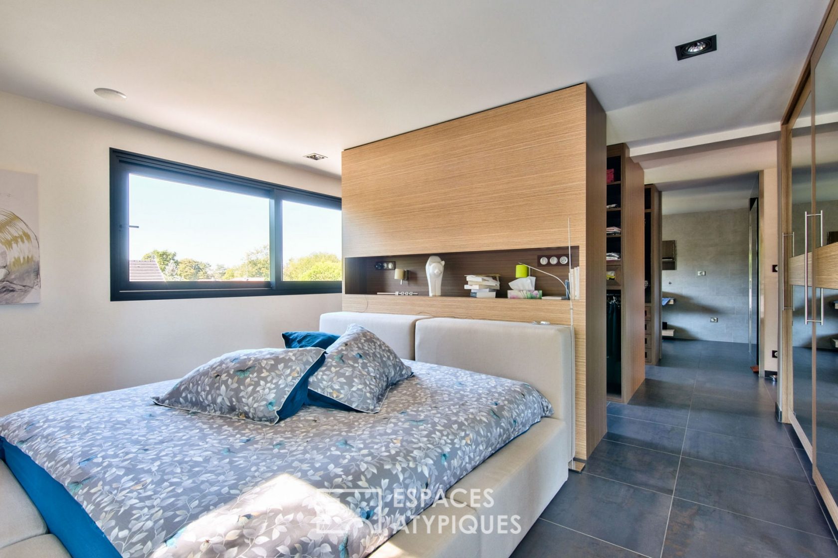 Contemporary villa and indoor pool