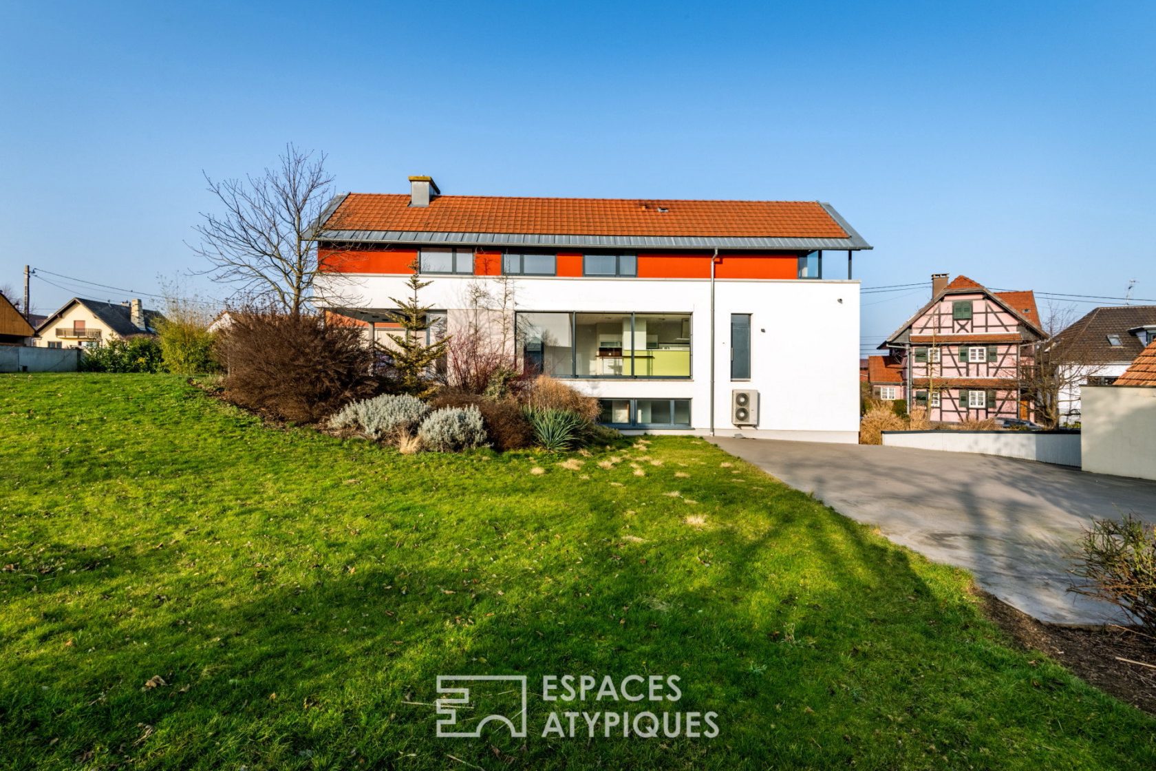 Maison d’architecte et son jardin arboré