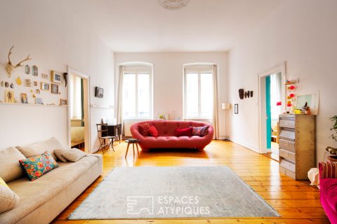 Bourgeois apartment with high ceilings