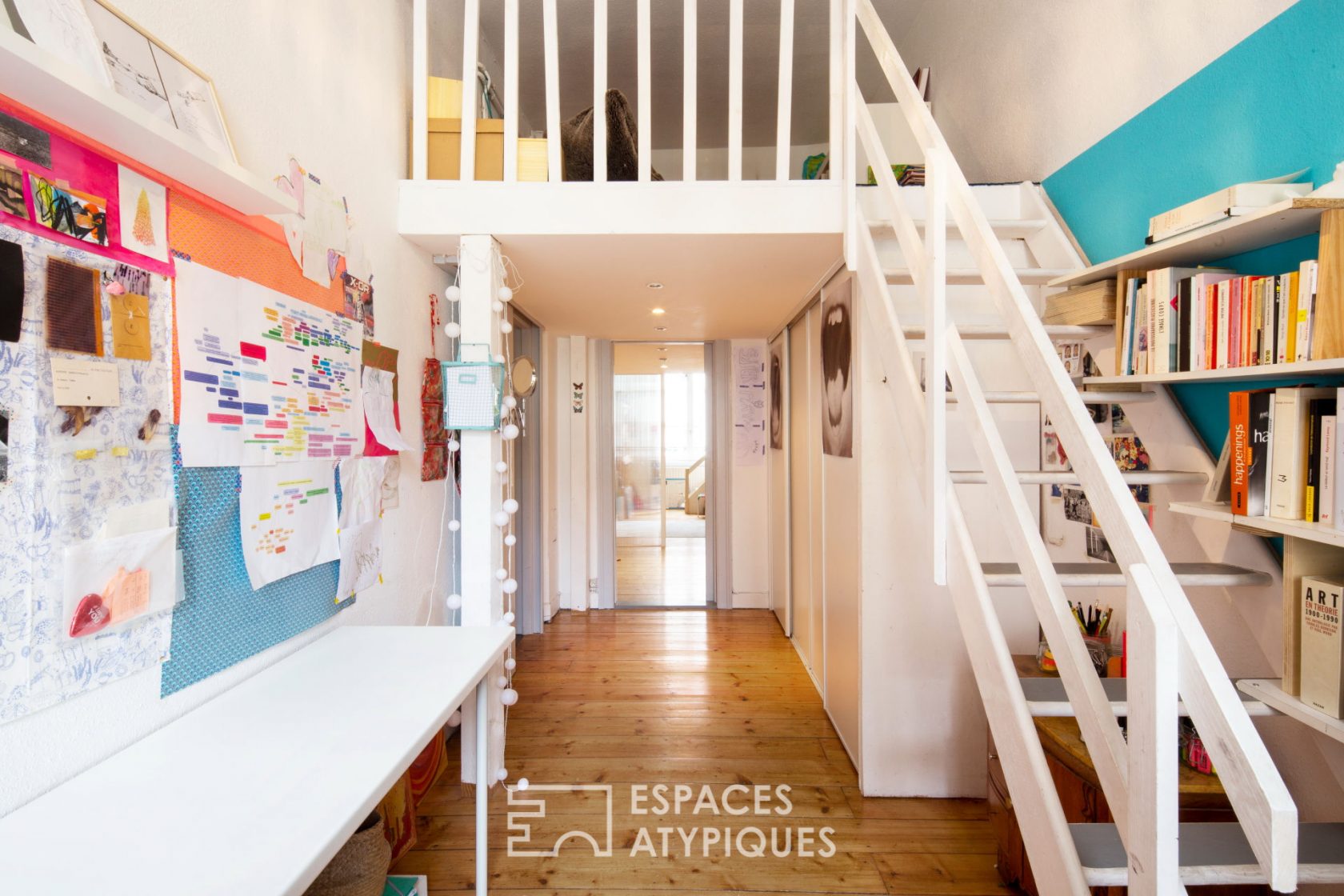 Bourgeois apartment with high ceilings